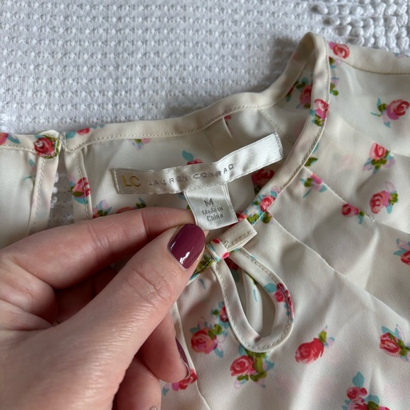 Lauren Conrad women’s size medium ivory floral cap sleeve blouse with bow detail - Picture 5 of 9